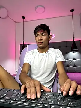 Snapshot of cherub_ chatting on 12-05-25, 12:36 cherub online show from 12-05-25, 12:36