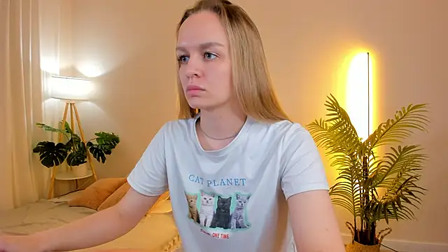 Snapshot of KathyRossi chatting on 09-29-25, 12:21 KathyRossi online show from 09-29-25, 12:21