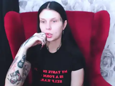 Snapshot of VenomDoll chatting on 10-23-25, 07:12 VenomDoll online show from 10-23-25, 07:12