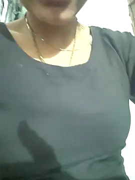 Snapshot of Hotty_ruvi chatting on 10-15-25, 05:13 Hotty ruvi online show from 10-15-25, 05:13