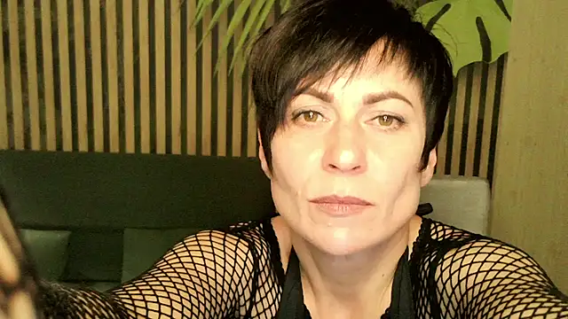 Ashley Brookss online show from 10-29-25, 06:09