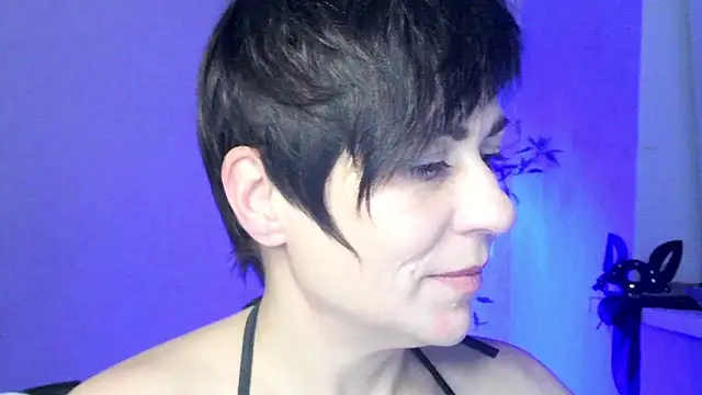 Ashley Brookss online show from 11-22-25, 07:46