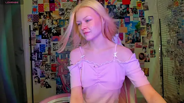 Snapshot of Callista_a chatting on 10-27-25, 11:14 Callista a online show from 10-27-25, 11:14