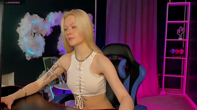 Snapshot of Callista_a chatting on 12-14-25, 03:01 Callista a online show from 12-14-25, 03:01