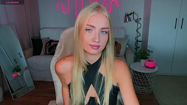 Snapshot of TessaGrays chatting on 07-02-26, 02:23 TessaGrays online show from 07-02-26, 02:23