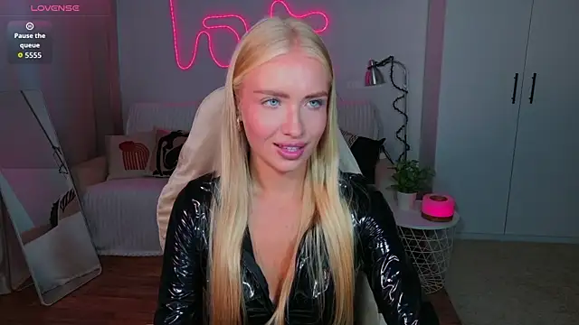 Snapshot of TessaGrays chatting on 08-06-26, 02:30 TessaGrays online show from 08-06-26, 02:30