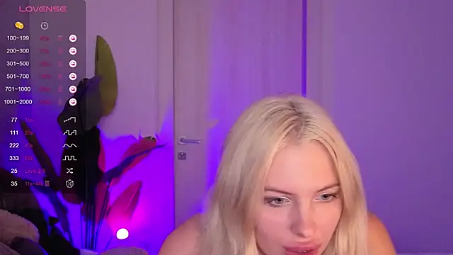 SweetCherryBlonde online show from 10-10-25, 08:57