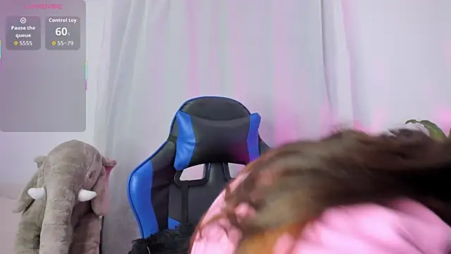 Snapshot of aleaa_x chatting on 11-30-25, 02:26 aleaa x online show from 11-30-25, 02:26