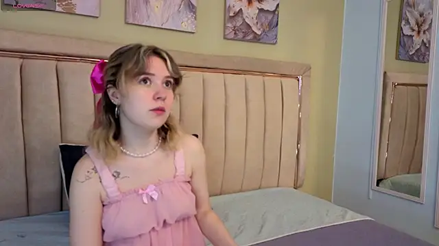 Lucia Copper online show from 11-09-25, 12:03