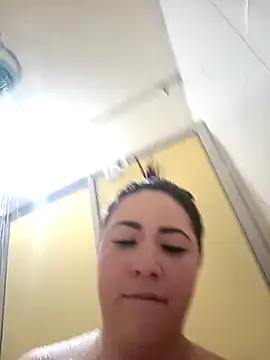 saraaa   online show from 10-15-25, 04:34
