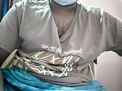 Snapshot of mallu_boy_23 chatting on 10-03-25, 10:07 mallu boy 23 online show from 10-03-25, 10:07