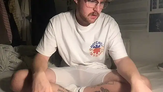 Snapshot of Angus80085 chatting on 11-09-25, 06:28 Angus80085 online show from 11-09-25, 06:28