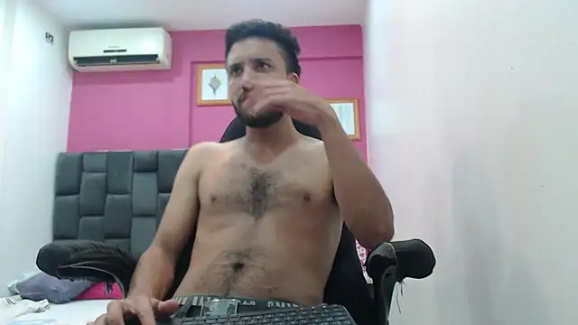 Snapshot of Juan_FelipeX01 chatting on 10-25-25, 03:29 Juan FelipeX01 online show from 10-25-25, 03:29