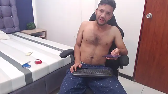 Snapshot of Juan_FelipeX01 chatting on 11-25-25, 05:13 Juan FelipeX01 online show from 11-25-25, 05:13