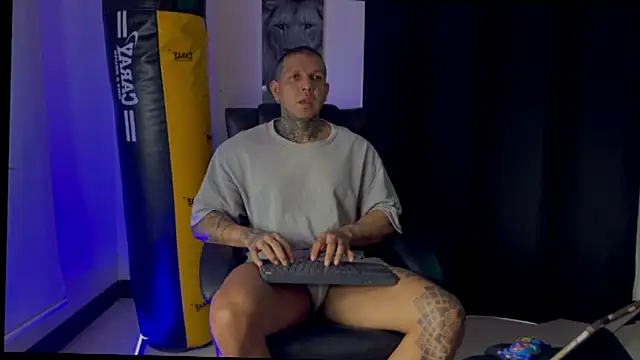 Snapshot of MAXIMO_VEGA chatting on 10-08-25, 10:29 MAXIMO VEGA online show from 10-08-25, 10:29