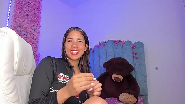 Camila Smith 23 online show from 10-24-25, 05:09