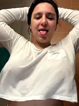 Snapshot of Luisaa_rosee chatting on 10-09-25, 05:00 Luisaa rosee online show from 10-09-25, 05:00