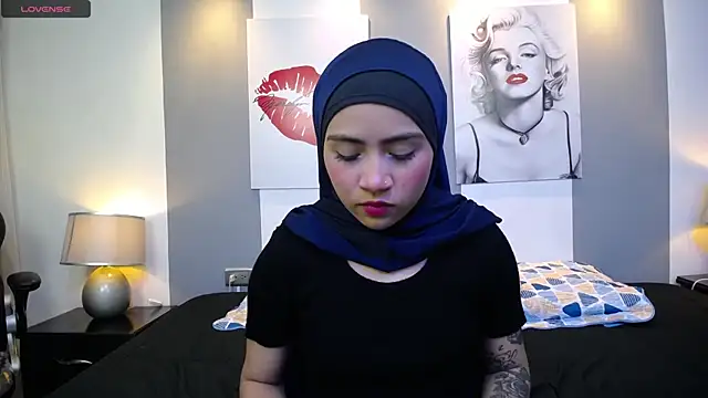 Snapshot of Neesha__ chatting on 11-01-25, 08:44 Neesha online show from 11-01-25, 08:44