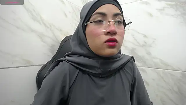 Snapshot of Neesha__ chatting on 12-17-25, 12:22 Neesha online show from 12-17-25, 12:22