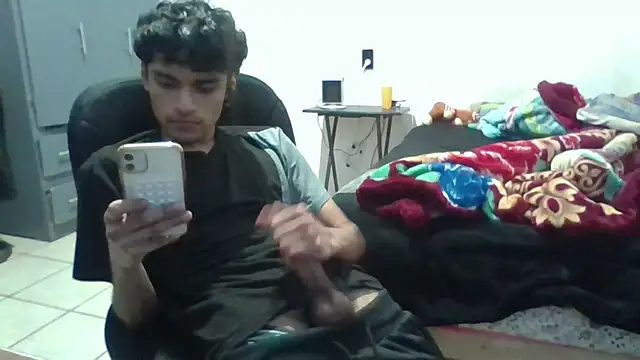 Snapshot of feetbooy chatting on 01-14-26, 11:31 feetbooy online show from 01-14-26, 11:31