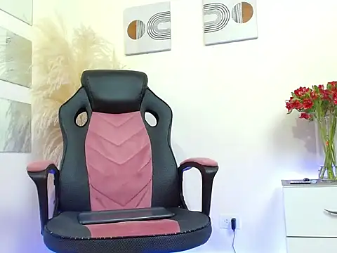 Snapshot of mathewv_ chatting on 10-31-25, 01:39 mathewv online show from 10-31-25, 01:39