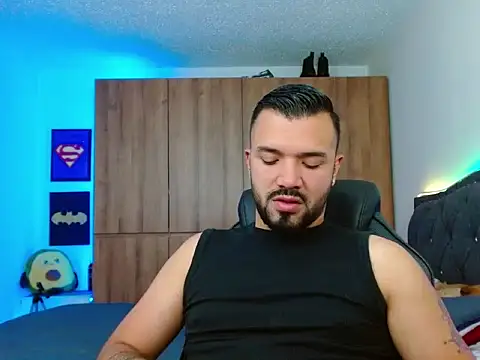 Snapshot of mathewv_ chatting on 11-17-25, 03:01 mathewv online show from 11-17-25, 03:01