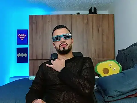 Snapshot of mathewv_ chatting on 11-19-25, 04:12 mathewv online show from 11-19-25, 04:12