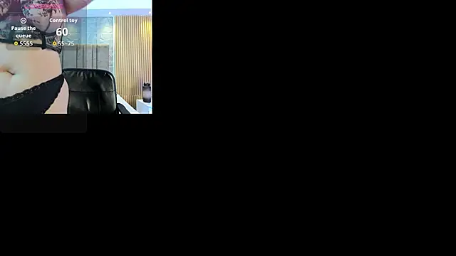 Snapshot of VenusCooper chatting on 06-05-26, 05:18 VenusCooper online show from 06-05-26, 05:18