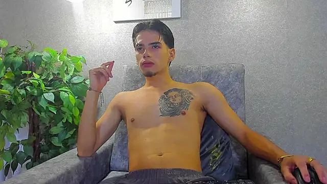 Snapshot of Axelwiliams chatting on 11-15-25, 04:54 Axelwiliams online show from 11-15-25, 04:54