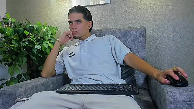 Snapshot of Axelwiliams chatting on 11-17-25, 05:46 Axelwiliams online show from 11-17-25, 05:46