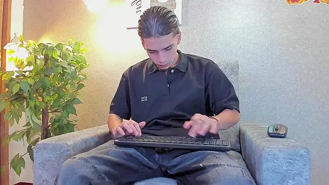 Snapshot of Axelwiliams chatting on 01-08-26, 11:34 Axelwiliams online show from 01-08-26, 11:34