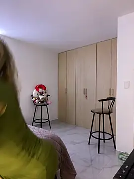 Zoe riivas online show from 10-15-25, 11:05