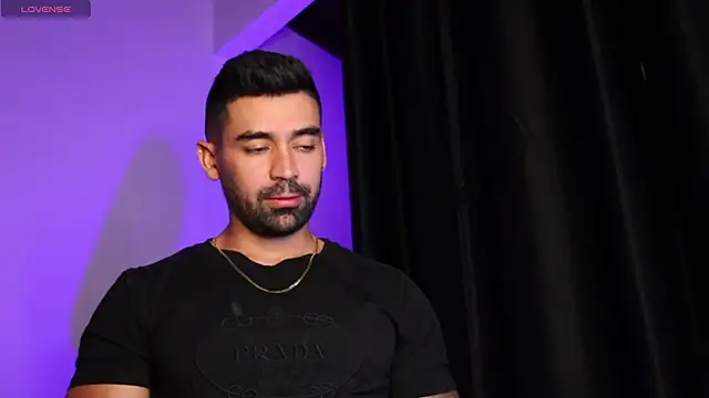 Snapshot of SOY_MIKE chatting on 10-17-25, 01:09 SOY MIKE online show from 10-17-25, 01:09