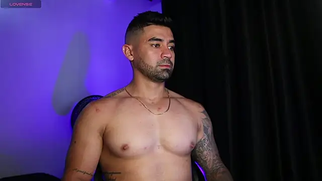 Snapshot of SOY_MIKE chatting on 10-18-25, 07:03 SOY MIKE online show from 10-18-25, 07:03