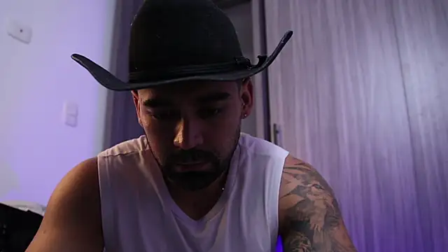 Snapshot of SOY_MIKE chatting on 11-27-25, 08:22 SOY MIKE online show from 11-27-25, 08:22