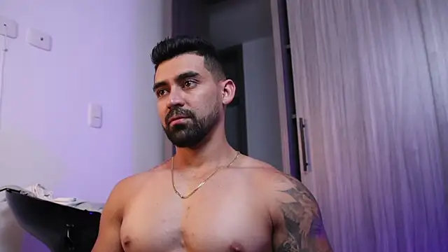 Snapshot of SOY_MIKE chatting on 12-14-25, 01:44 SOY MIKE online show from 12-14-25, 01:44