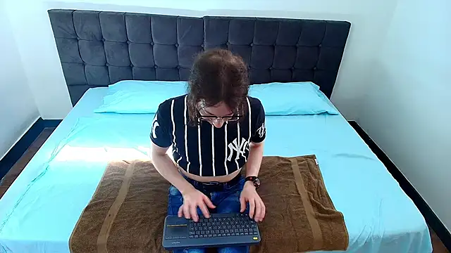 SnowyX  online show from 10-09-25, 08:40