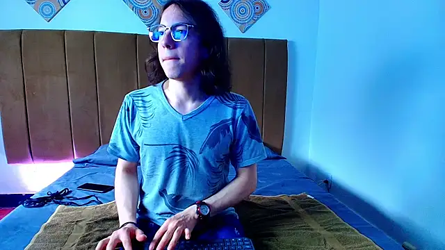 SnowyX  online show from 10-20-25, 07:47