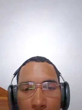 Snapshot of Mikael_1357 chatting on 11-09-25, 02:54 Mikael 1357 online show from 11-09-25, 02:54