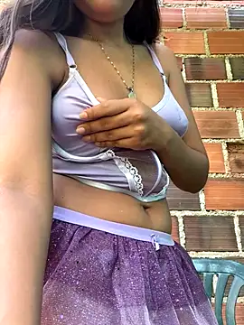 Snapshot of Sweed-virgin-pussy chatting on 10-31-25, 02:40 Sweed-virgin-pussy online show from 10-31-25, 02:40