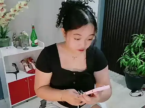 Snapshot of UrFavouriteCravings chatting on 12-21-25, 02:41 UrFavouriteCravings online show from 12-21-25, 02:41