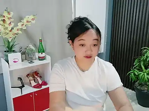 Snapshot of UrFavouriteCravings chatting on 01-10-26, 02:13 UrFavouriteCravings online show from 01-10-26, 02:13