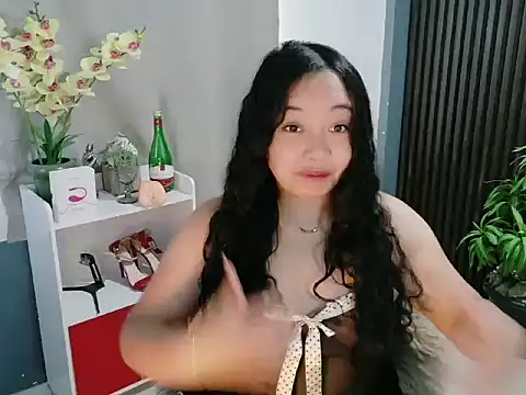 Snapshot of UrFavouriteCravings chatting on 01-14-26, 01:33 UrFavouriteCravings online show from 01-14-26, 01:33