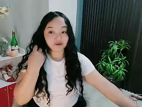 Snapshot of UrFavouriteCravings chatting on 01-14-26, 03:50 UrFavouriteCravings online show from 01-14-26, 03:50