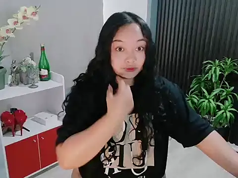 Snapshot of UrFavouriteCravings chatting on 02-06-26, 02:27 UrFavouriteCravings online show from 02-06-26, 02:27