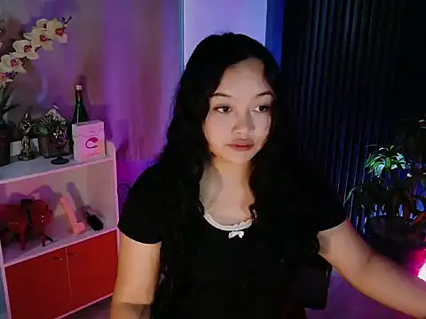 Snapshot of UrFavouriteCravings chatting on 02-11-26, 02:16 UrFavouriteCravings online show from 02-11-26, 02:16