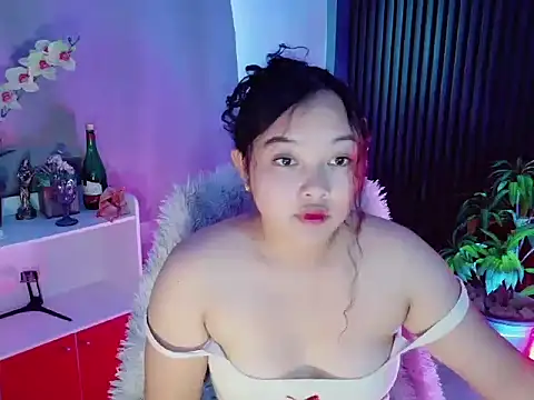 Snapshot of UrFavouriteCravings chatting on 03-05-26, 02:29 UrFavouriteCravings online show from 03-05-26, 02:29