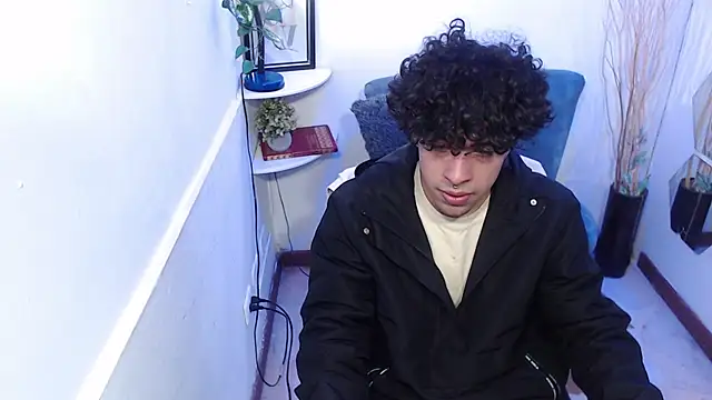 Liil boy online show from 12-02-25, 03:34