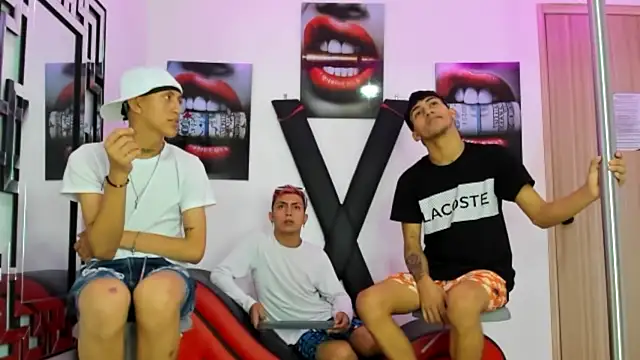 VERY HOT GUYS online show from 10-22-25, 01:17