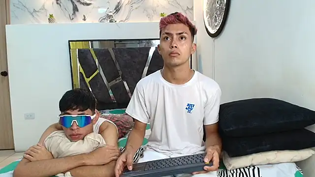 VERY HOT GUYS online show from 11-23-25, 01:33